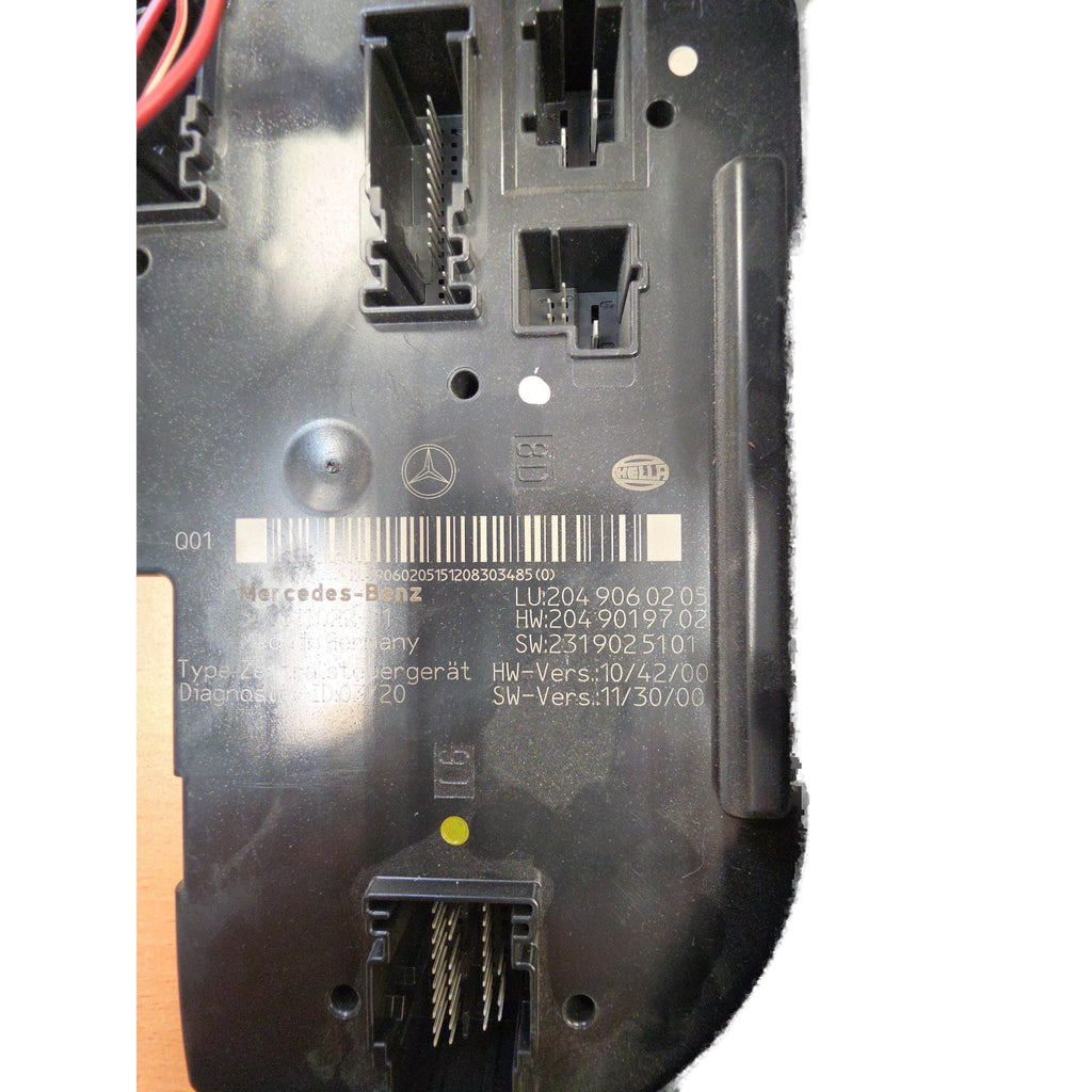 Caja de fusibles del relé del módulo SAM trasero Mercedes-Benz W204, C250, C300, C350 2012 - 2014 OEM 2049060205