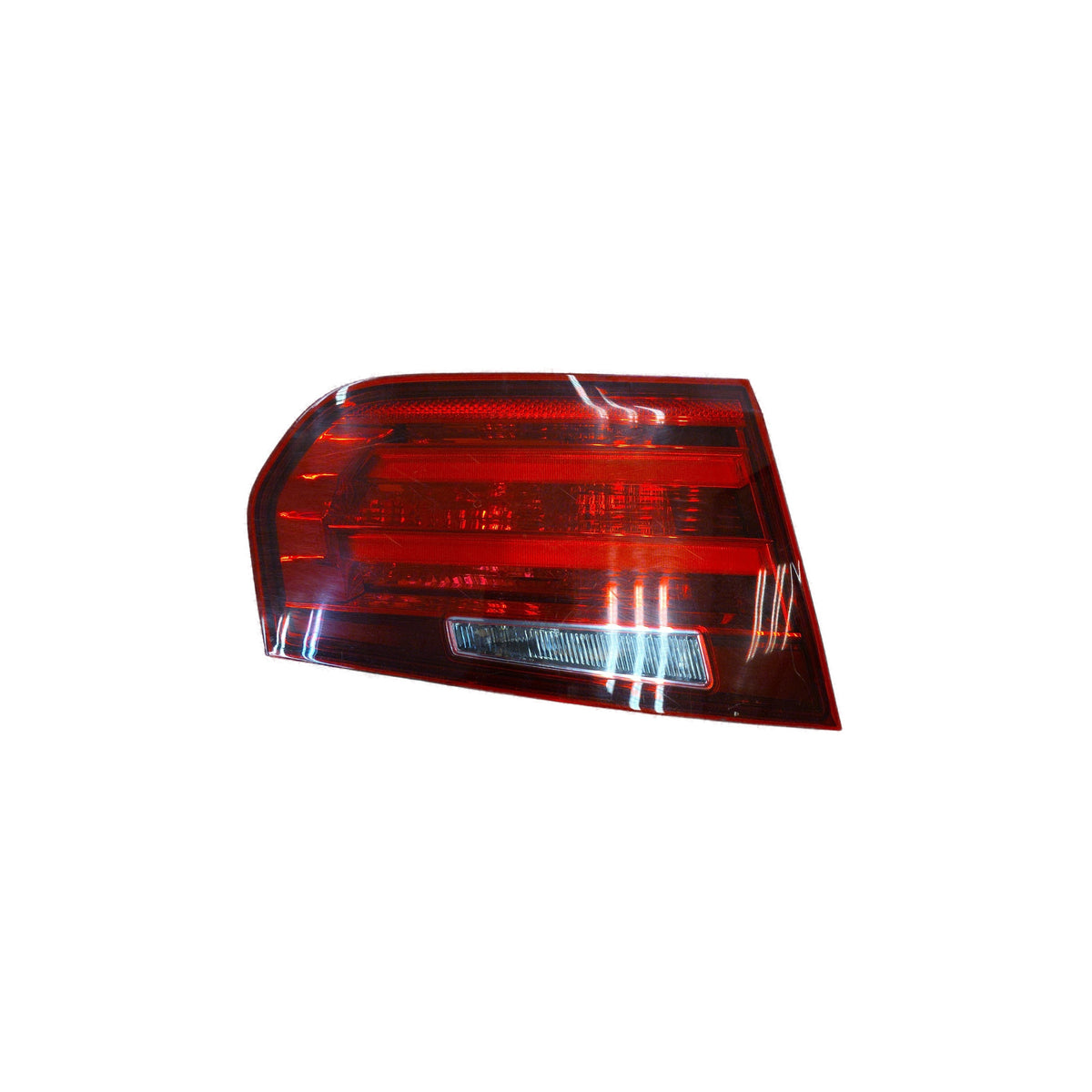 Luz trasera de cajuela, lado izquierdo BMW F30 2013 - 2016