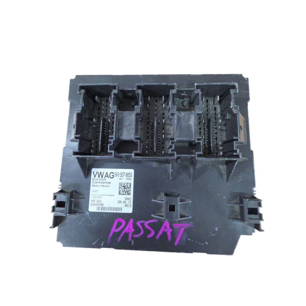 Módulo de control de carrocería BCM Volkswagen Passat 2012 - 2015 OEM 5K0937085S