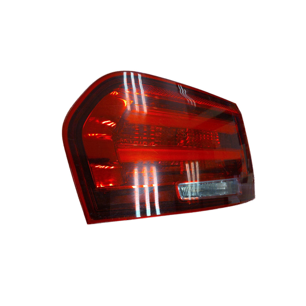 Luz trasera de cajuela, lado izquierdo BMW F30 2013 - 2016